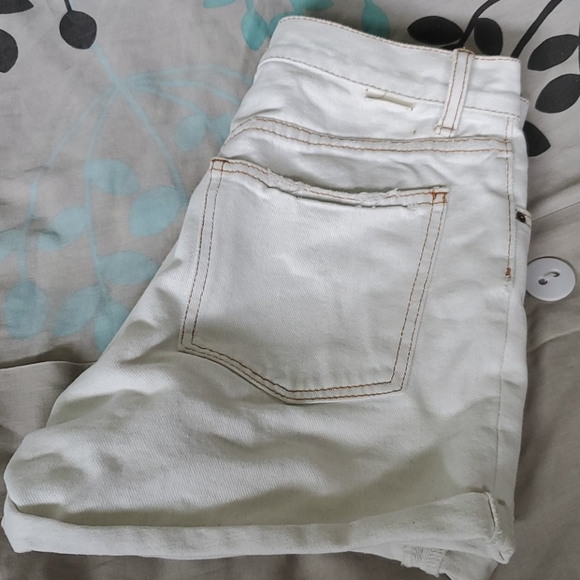 Shorts - Picture 2 of 3